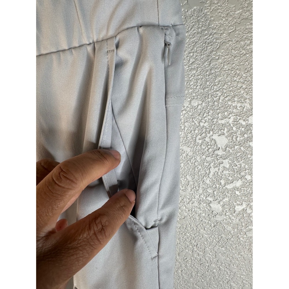 Old Navy Women's Light Gray Active Hybrid Cargo Jogger Pants Size Medium - Picture 5 of 9